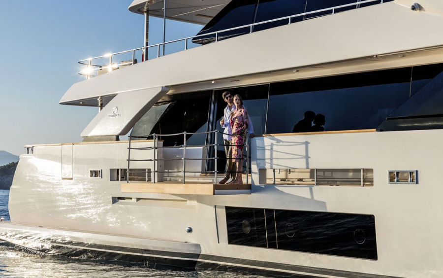 Custom Line Navetta 33